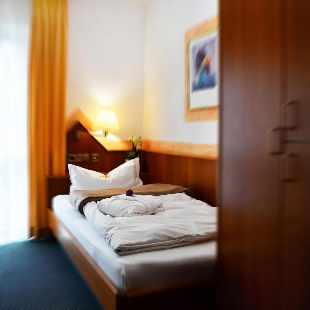 Hotel Schoene Aussicht Гіссен Екстер'єр фото
