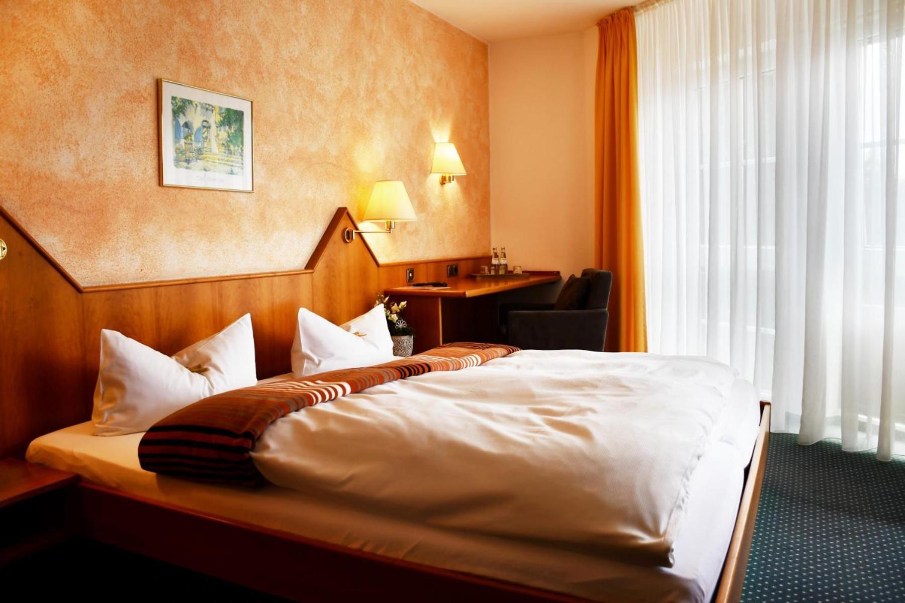 Hotel Schoene Aussicht Гіссен Екстер'єр фото