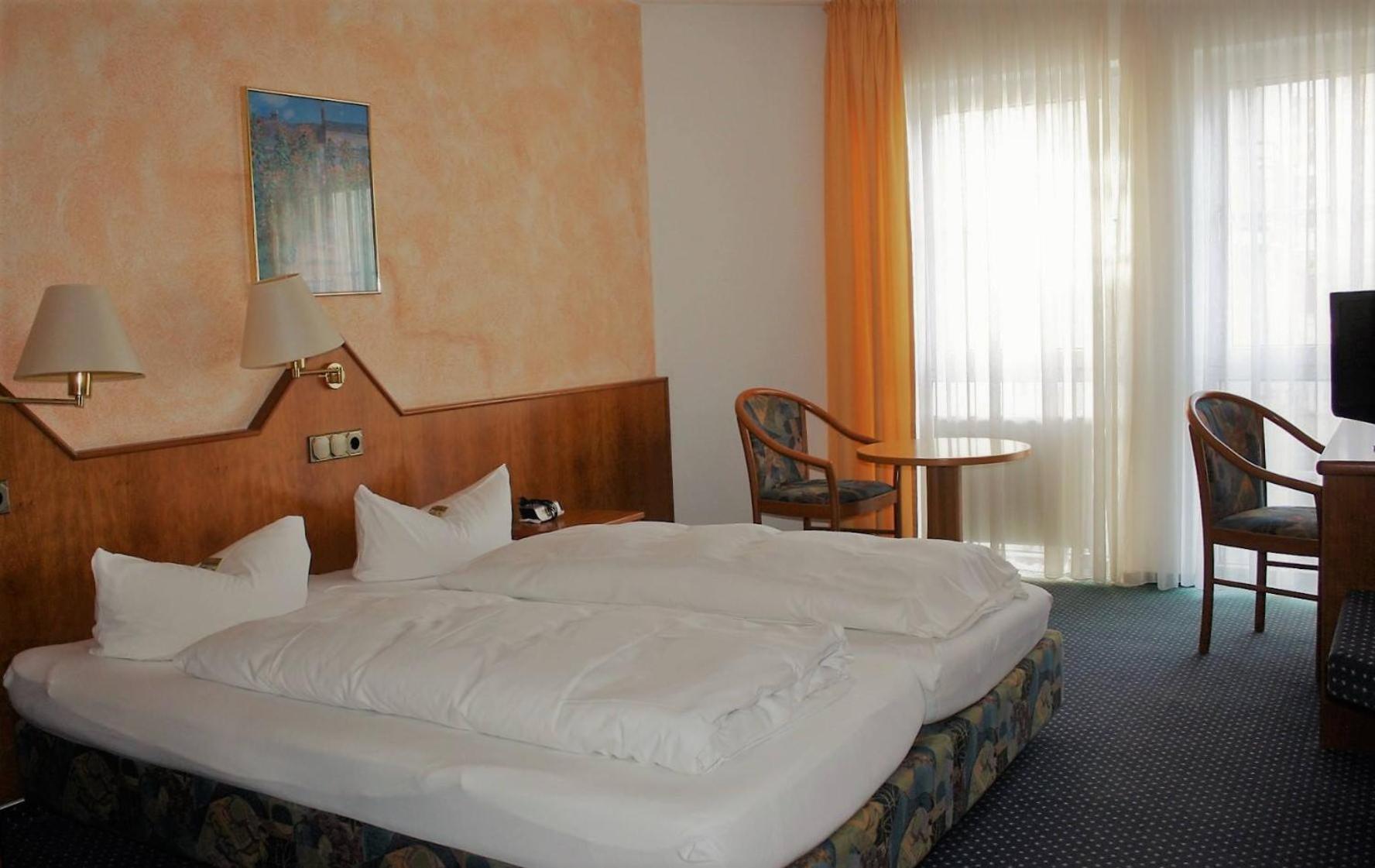 Hotel Schoene Aussicht Гіссен Екстер'єр фото