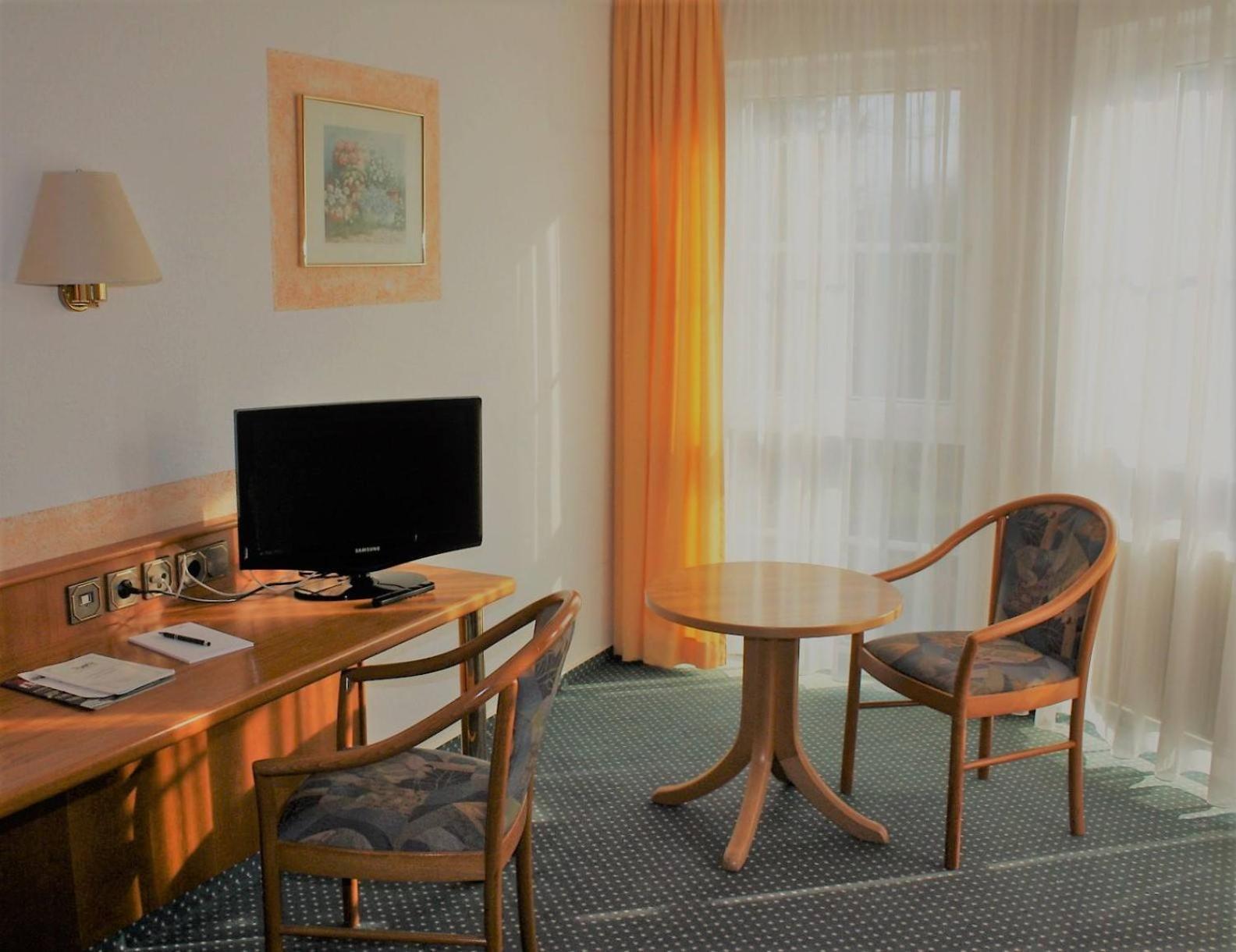 Hotel Schoene Aussicht Гіссен Екстер'єр фото